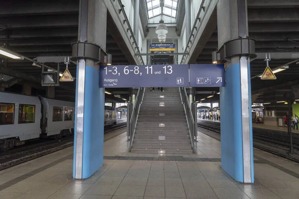 Colpo Orizzontale Scale Vuote Vicino Alla Metropolitana — Foto Stock