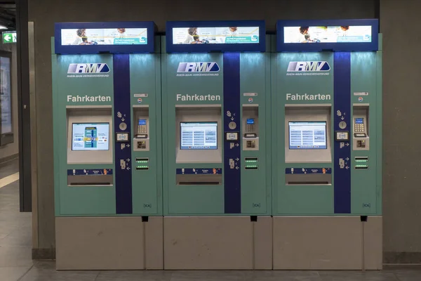 Frankfurt Németország 2021 Október Három Vonatjegykiadó Automata Frankfurtban Németországban — Stock Fotó