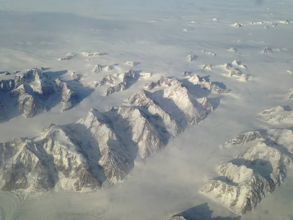 从飞机上看到的雪山 — 图库照片