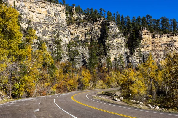 Canyon Spearfish Avec Des Arbres Colorés Une Route Vide Sous — Photo