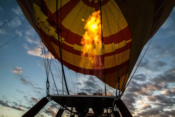 Yarra Valley Australia Mrt 2017 Een Heteluchtballon Met Vlammen Zichtbaar — Stockfoto