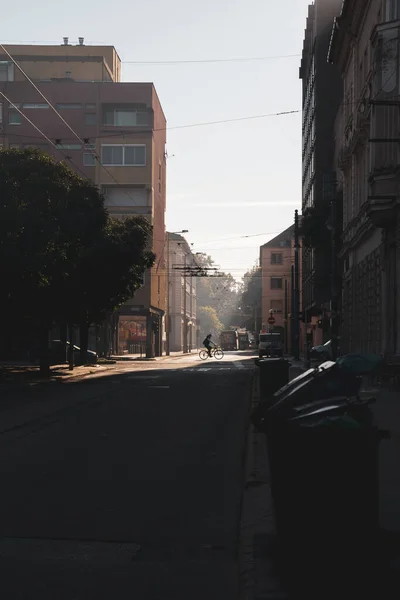 Una Toma Vertical Una Calle Vacía Sin Tráfico — Foto de Stock