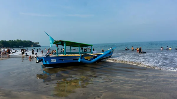 Anyer Indonesien Okt 2021 Ein Holzschiff Das Einem Sandstrand Auf — Stockfoto