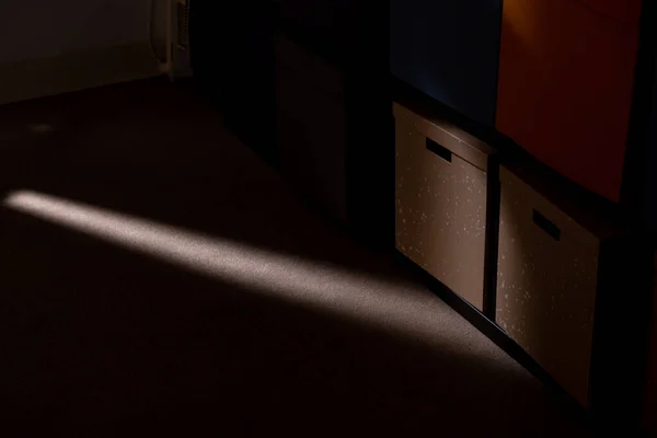 Światło Przecieka Przez Drzwi — Zdjęcie stockowe
