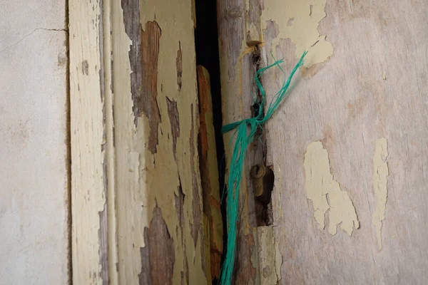 古い木製の質感のドアの表面の閉鎖 — ストック写真