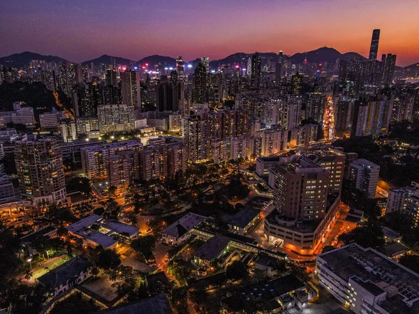 Egy Gyönyörű Városkép Felhőkarcolókkal Naplementekor — Stock Fotó