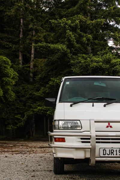 Queenstown New Zealand Nov 2020 Beautiful Shot White Van Stopped — Stock Photo, Image