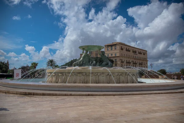 Valleta Malta Octubre 2021 Fuente Del Tritón Las Puertas Ciudad — Foto de Stock