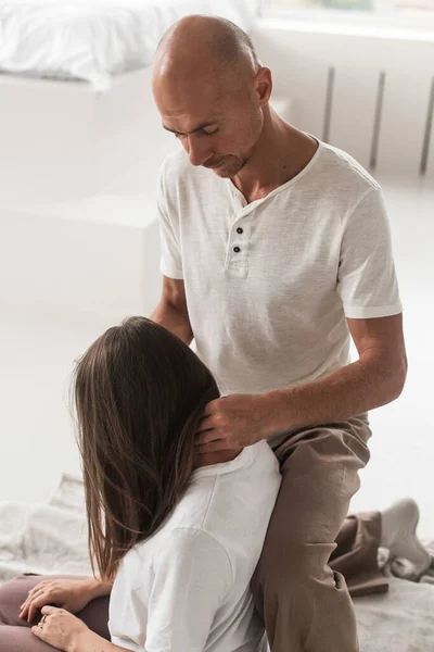 Vertical Shot Russian Massage Therapist Patient Room — 스톡 사진