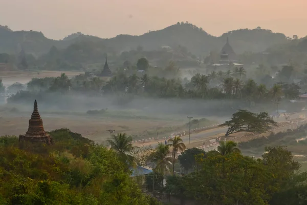 Paisaje Fascinante Niebla Mrauk Myanmar — Foto de Stock