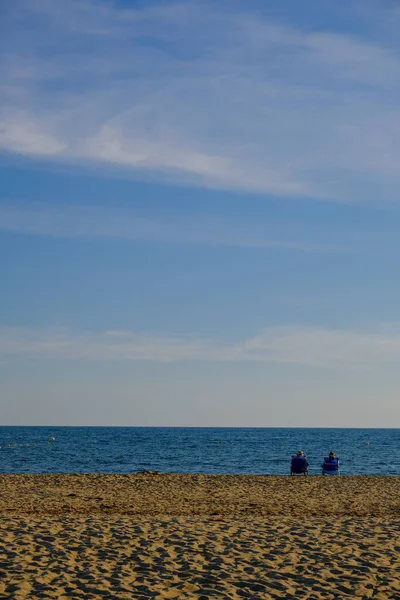 Una Hermosa Vista Dos Personas Relajándose Playa Isla Canela Ayamonte —  Fotos de Stock