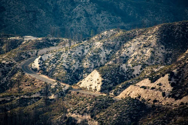 Θέα Του Δρόμου Που Περνά Μέσα Από Βουνά Angeles National — Φωτογραφία Αρχείου