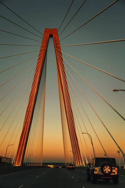 Вертикальний Знімок Моста Артура Рейвенеля Молодшого Під Час Заходу Сонця — стокове фото