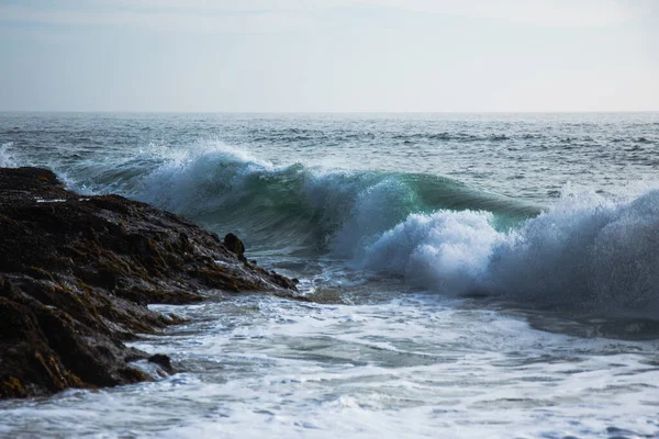 Les Vagues Océan Ont Frappé Rivage Rocheux Californie Sud États — Photo