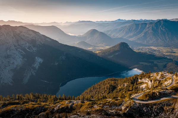 Lever Soleil Sur Les Montagnes Avec Petit Lac Entre Eux — Photo