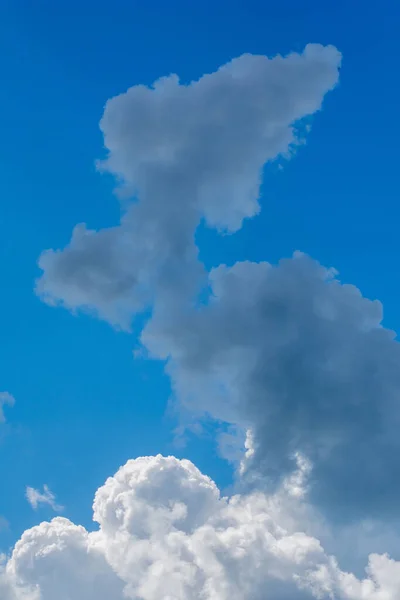 Вертикальный Снимок Облачного Неба — стоковое фото