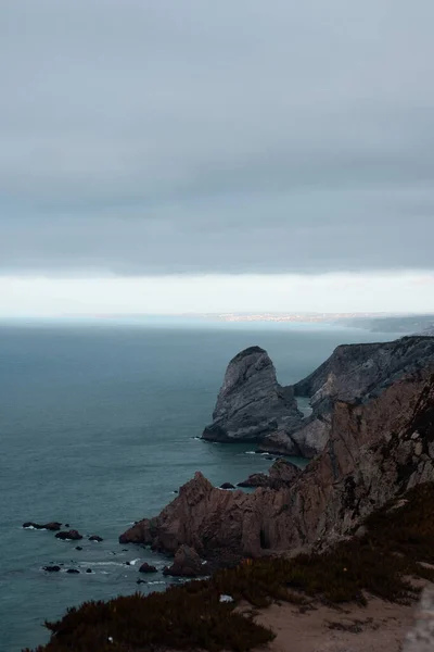 Een Betoverend Uitzicht Cabo Roca Het Zeewater Een Sombere Dag — Stockfoto