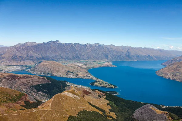 Aerial Shot Lake Surrounded Greenery Covered Hills Rocky Mountains — Stock Photo, Image