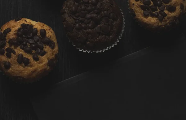 Closeup Shot Delicious Chocolate Vanilla Muffins Chocolate Chips Black Background — Stock Photo, Image