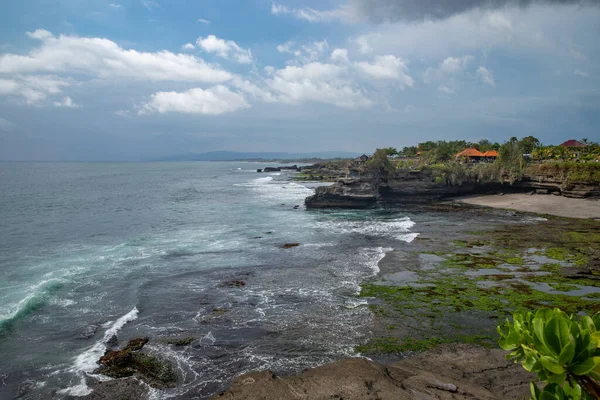 Endonezya Nın Bali Kıyılarından Yakalanan Denizin Üzerindeki Bulutlu Mavi Gökyüzü — Stok fotoğraf