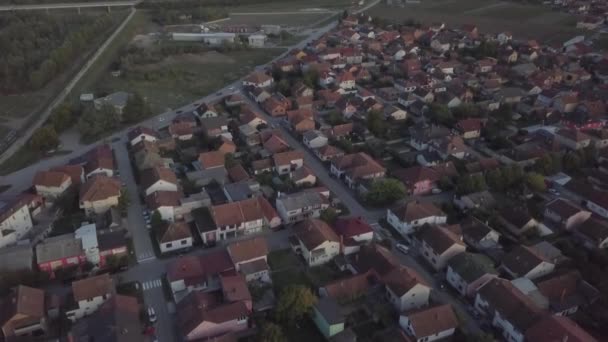 Luftaufnahmen Von Häusern Der Oberstadt Einer Kleinstadt — Stockvideo