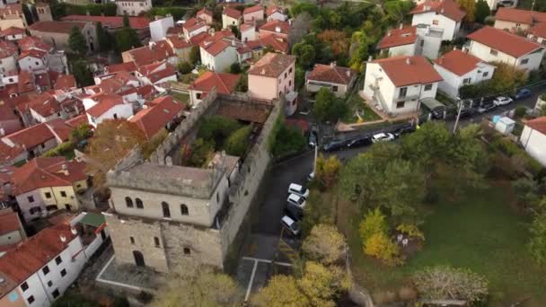 Luftaufnahmen Von Alten Gebäuden Einer Europäischen Kleinstadt — Stockvideo