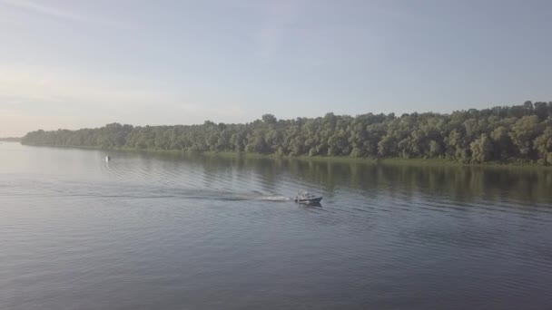 河上摩托艇的风景镜头 — 图库视频影像