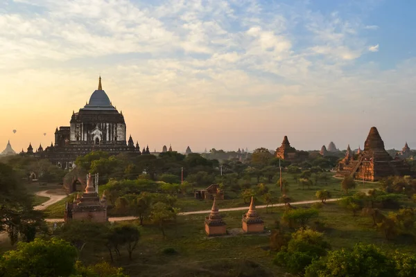 Una Vista Fascinante Del Templo Thatbyinnyu Myanmar — Foto de Stock