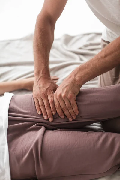 Vertical Shot Russian Massage Therapist Massaging Patients — Stok fotoğraf