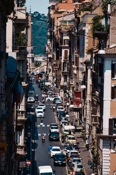 Roma Itália Agosto 2021 Uma Bela Vista Uma Rua Movimentada — Fotografia de Stock