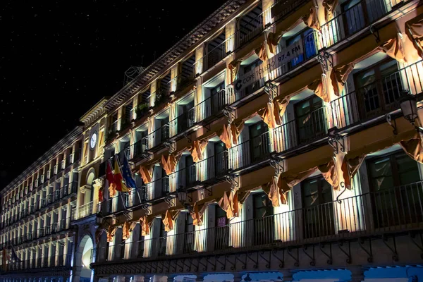 Widok Toledo Nocy Piękna Fasada Budynku Jasnym Oświetleniem Hiszpania — Zdjęcie stockowe