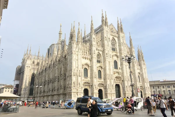Михаил Италия Сен 2019 Вид Фасад Миланской Католической Церкви Людьми — стоковое фото