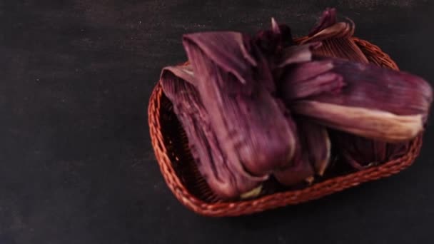 バナナの木の花は市場で販売されており アジアのさまざまな国で食べられています — ストック動画