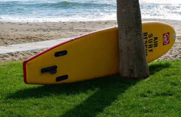 Colpo Tavola Surf Sulla Spiaggia Sullo Sfondo Primo Piano — Foto Stock