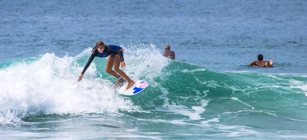 Florianopolis Brazil Apr 2019 Surfer Catch Wave Mole Beach Island — 스톡 사진