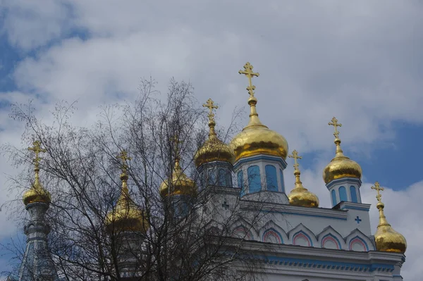 Low Angle View Russian Orthodox Church Golden Domes Cloudy Sky — Foto Stock