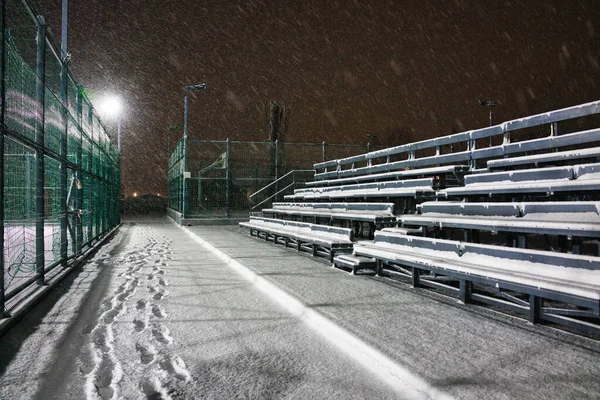 Fotbalový Stadion Sedadla Pokrytá Sněhem Sněžení Těsné Blízkosti — Stock fotografie