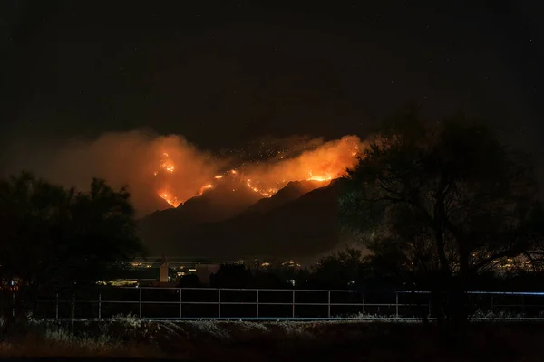 Geceleri Kaliforniya Daki Orman Yangınlarının Manzarası — Stok fotoğraf