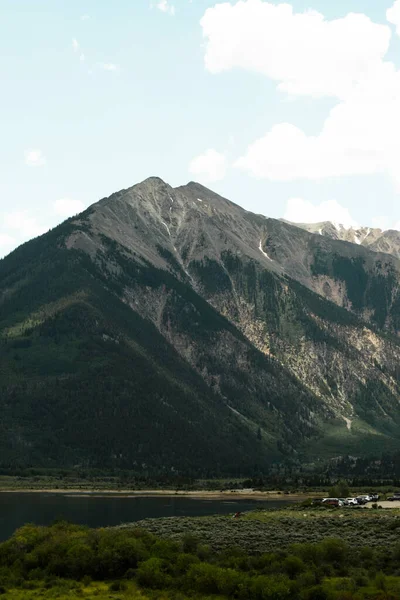 Ein Faszinierender Blick Auf Eine Wunderschöne Berglandschaft — Stockfoto