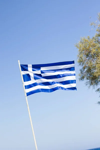 希腊国旗在风中飘扬 — 图库照片