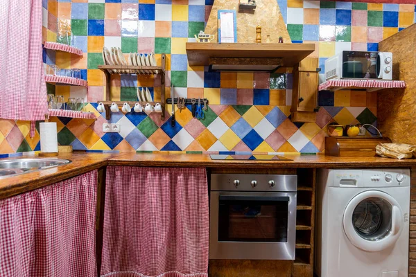 Interior Una Cocina Con Azulejos Mosaico Colores Pared Equipo Necesario —  Fotos de Stock