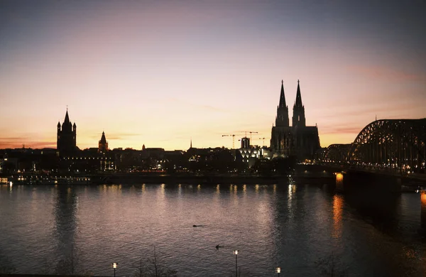 Cielo Del Atardecer Sobre Catedral Colonia Puente Hohenzollern —  Fotos de Stock