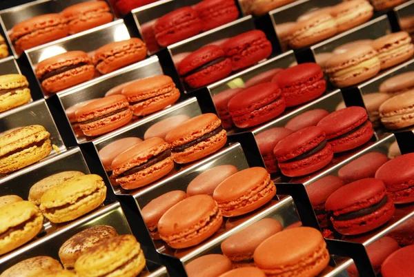 Closeup Shot Colorful Macarons Cafe Store — стоковое фото