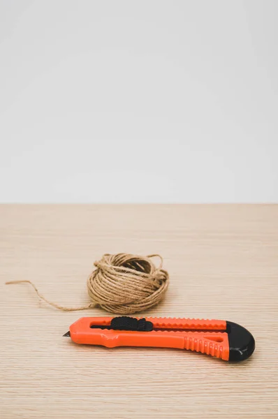 Dekoratív Kábel Narancssárga Vágó Egy Munkalap Szöveges Hely — Stock Fotó