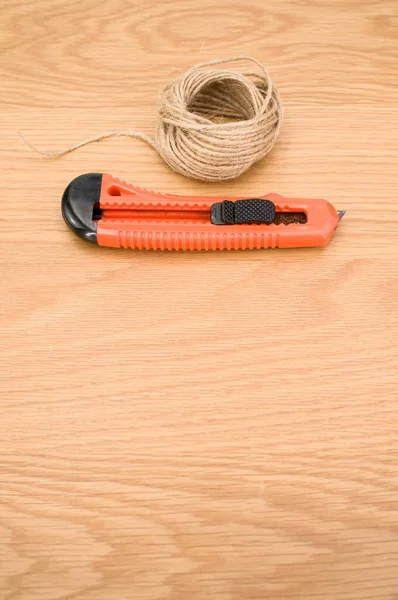 Cordón Decorativo Cortador Naranja Una Encimera Madera Con Espacio Texto — Foto de Stock
