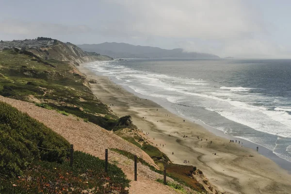 Uma Praia Areia Colinas Costeiras Com Plantas Norte Califórnia São — Fotografia de Stock