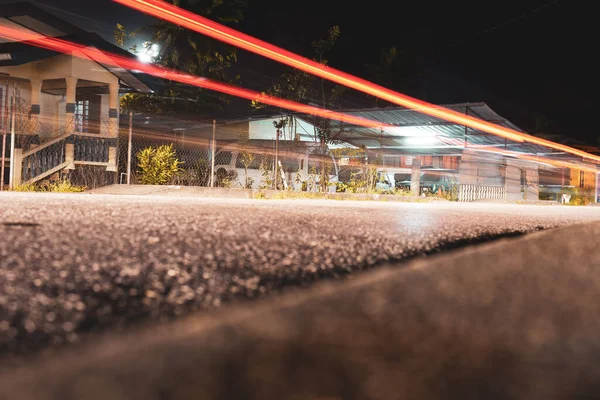 道路上の長い露出車のライト — ストック写真