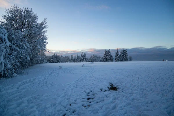 雪の白い山の景色の美しい景色 — ストック写真