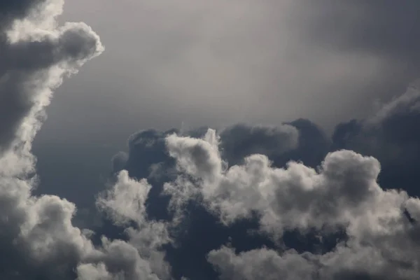 Sebuah Gambar Indah Awan Berbulu Langit Badai — Stok Foto