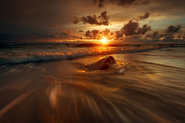 Uma Vista Deslumbrante Pôr Sol Mar Báltico Lituânia — Fotografia de Stock